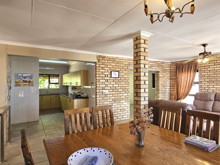 6 Bedroom Property for Sale in Wavecrest Eastern Cape